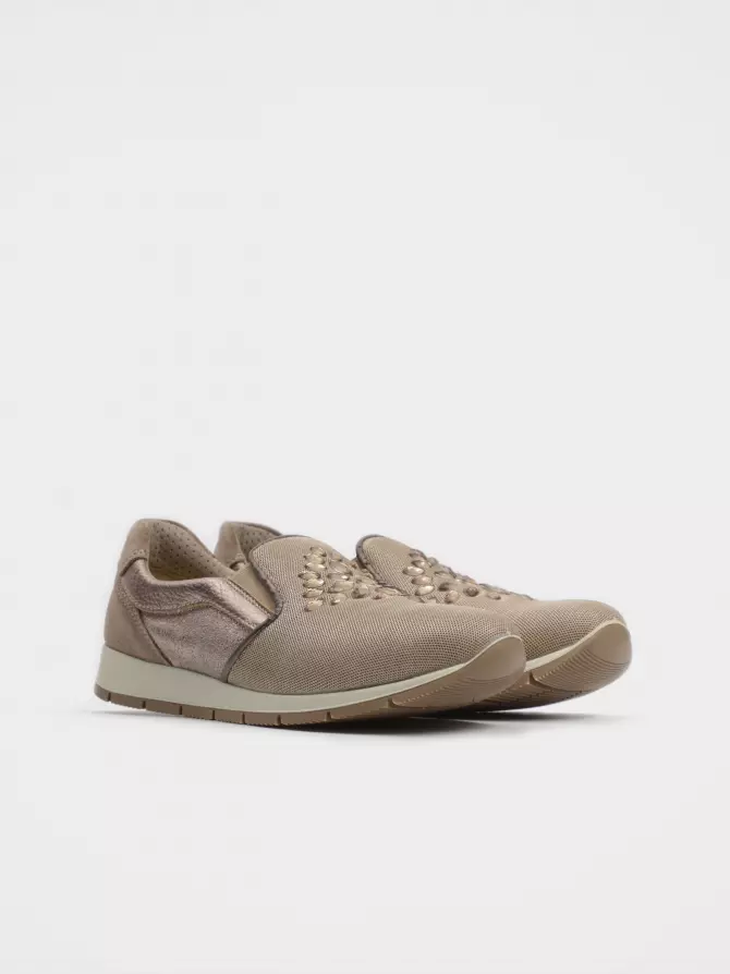 Female shoes : beige, Year - 01