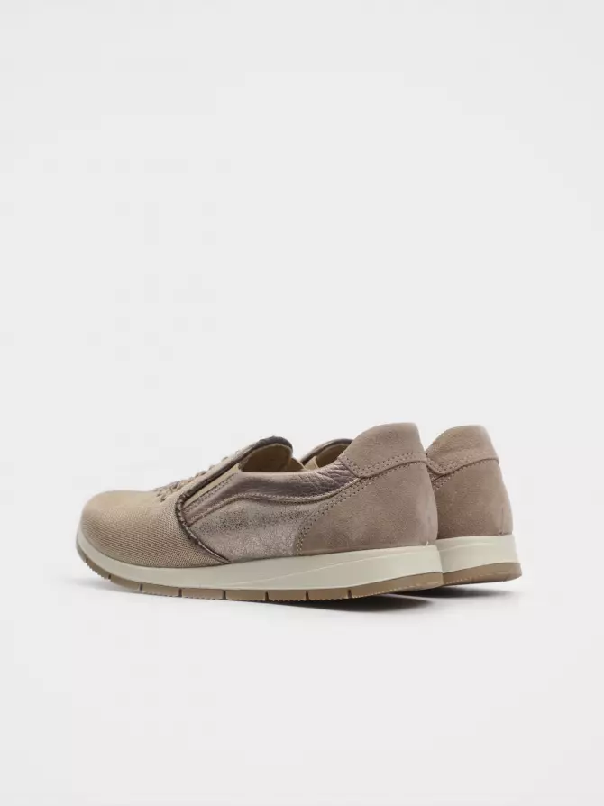 Female shoes : beige, Year - 03