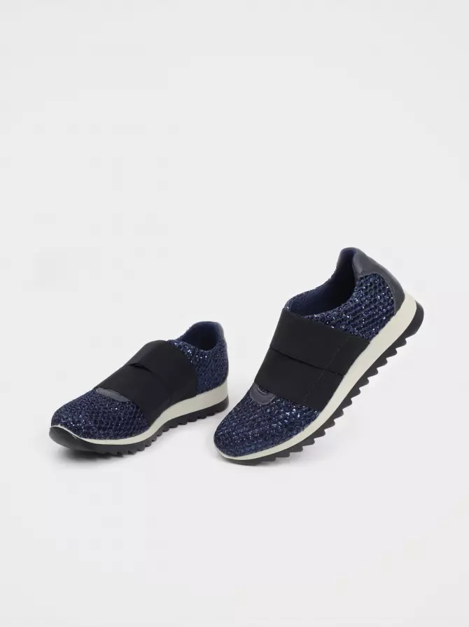 Female sneakers : blue, Year - 04