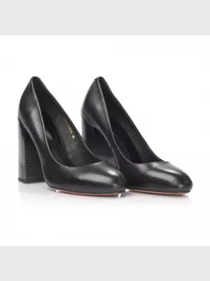 Female shoes Respect:  black, Year - 02
