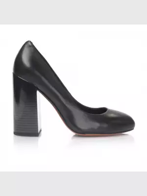 Female shoes Respect:  black, Year - 01