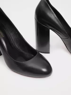 Female shoes Respect:  black, Year - 02