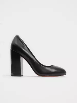 Female shoes Respect:  black, Year - 01